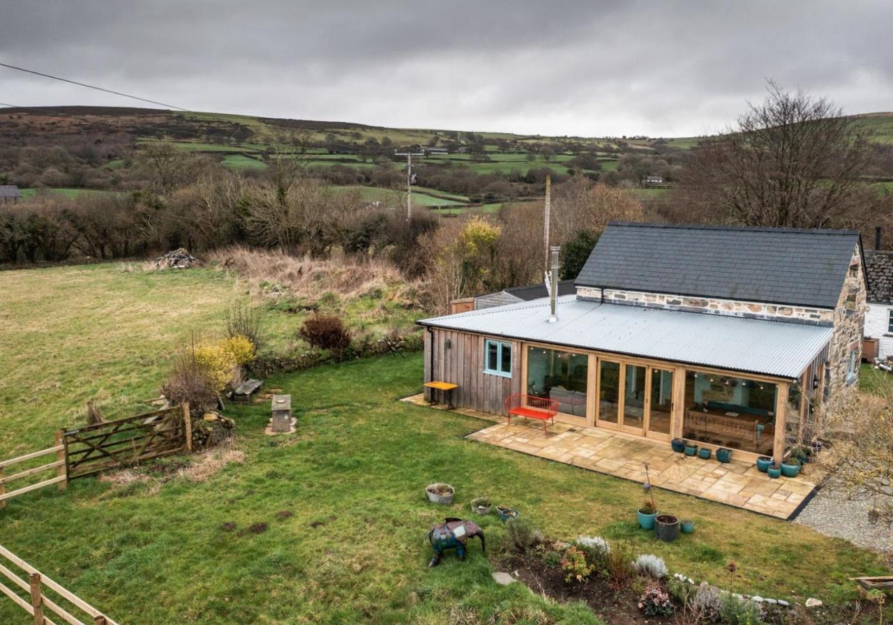 Penrhiw - A Country Cottage With Mountain Views Newport  Ngoại thất bức ảnh